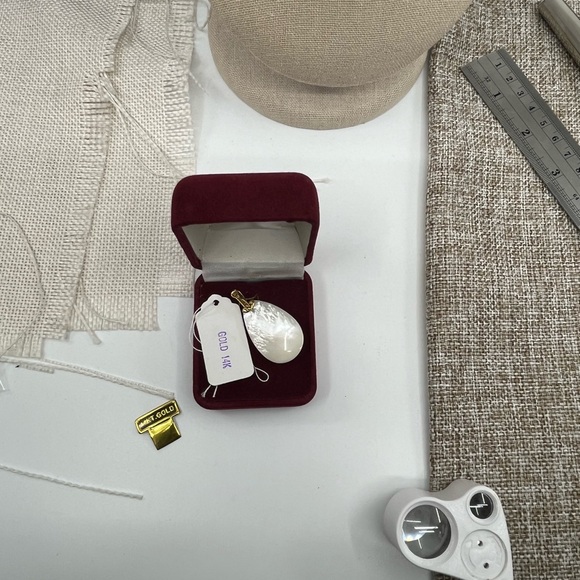 Genuine Vintage 14k Gold Mother-of-Pearl Teardrop Pendant, 7.1g, Stamped 14K - Picture 4 of 17